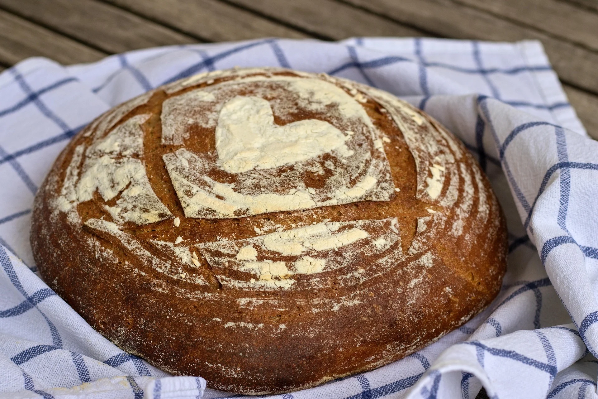 How to score sourdough bread